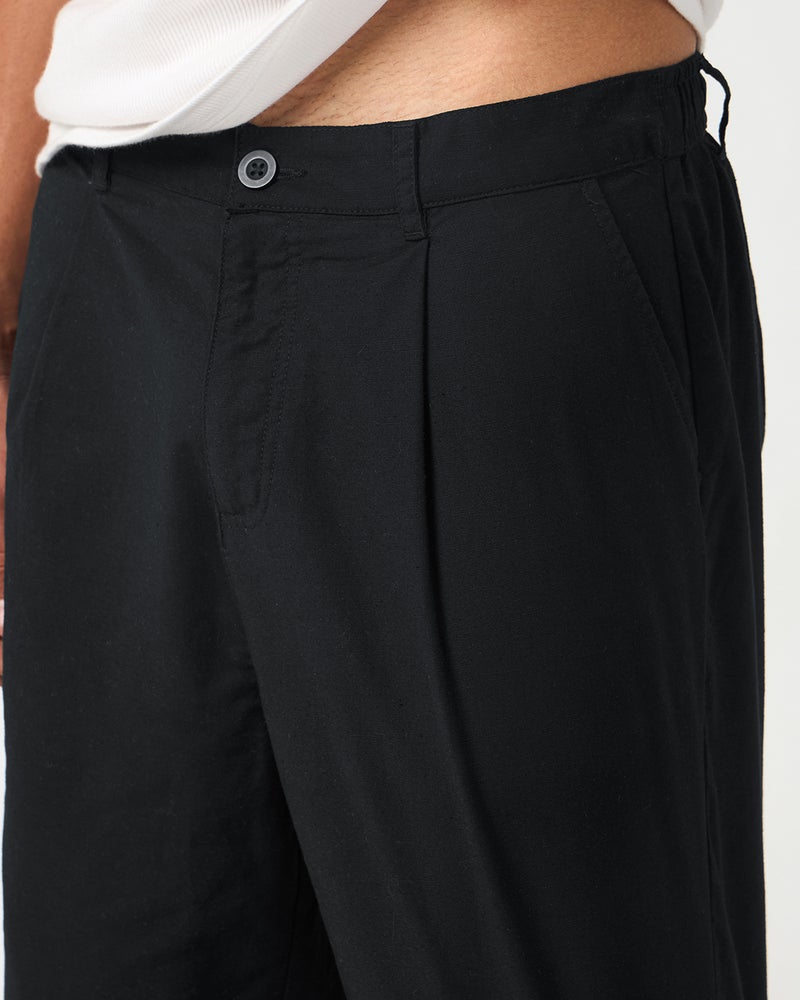 bewakoof Men's Jet Black Oversized Cotton Linen Shorts - Image 5